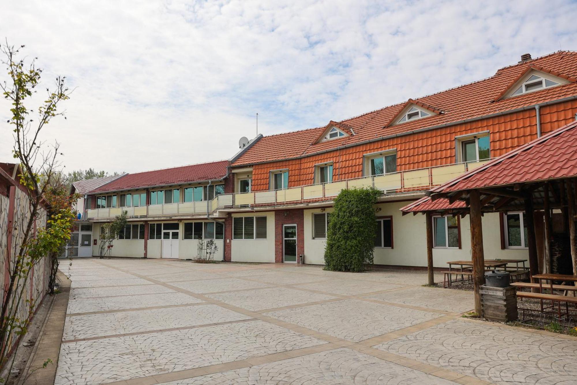 Hotel Marex Centar Jabuka Zewnętrze zdjęcie